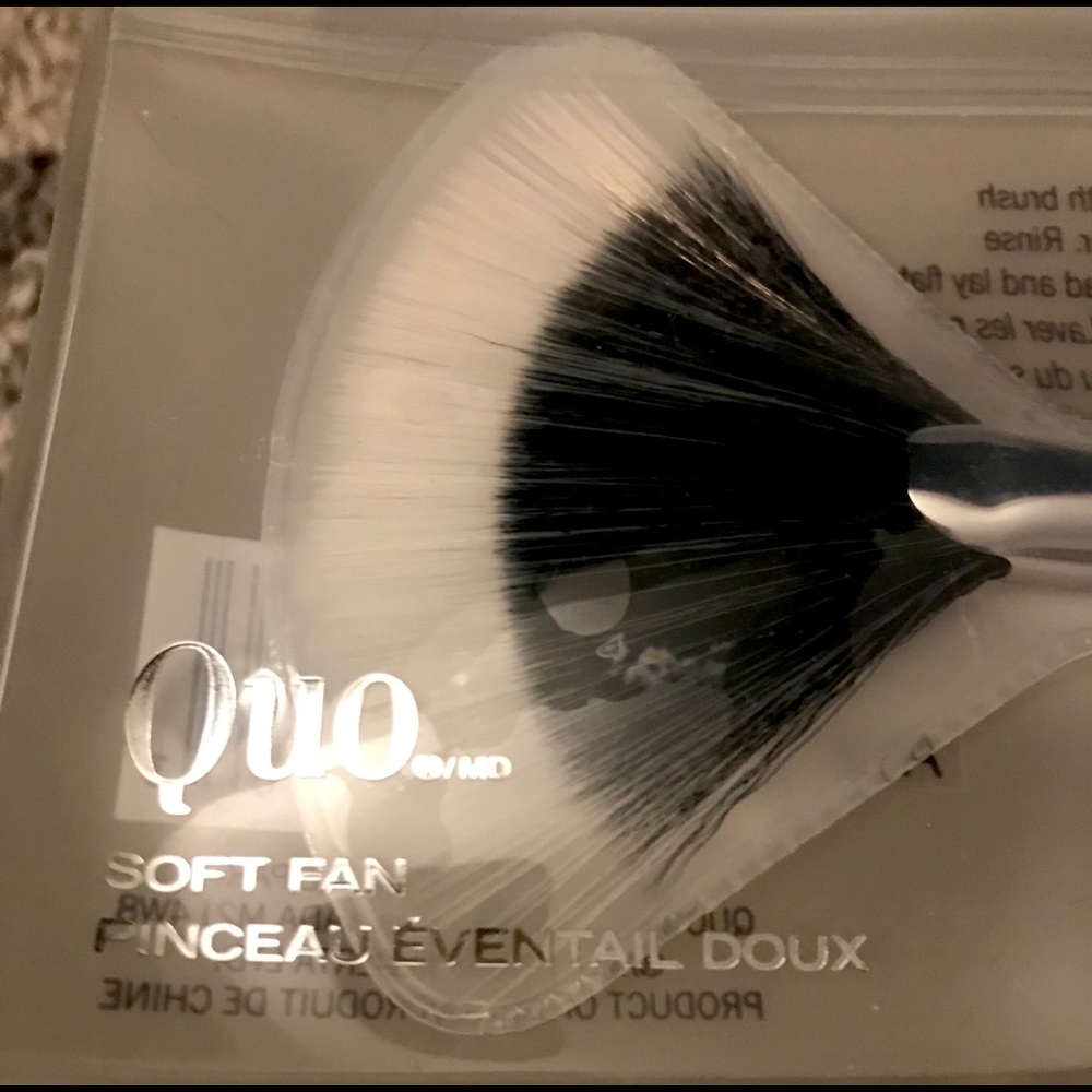 Quo soft fan brush